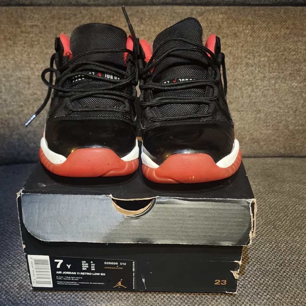 Jordan 11 Retro Low Bred 2015 size  7Y